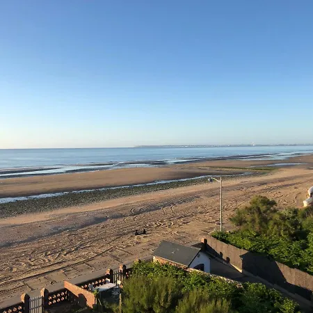Le De Gabriel Front De Appartement