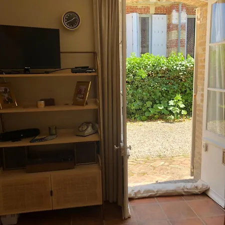 Le De Gabriel Front De *