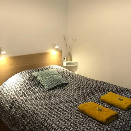 Le De Gabriel Front De *