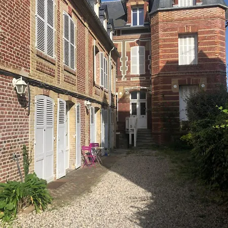 Le De Gabriel Front De Apartment