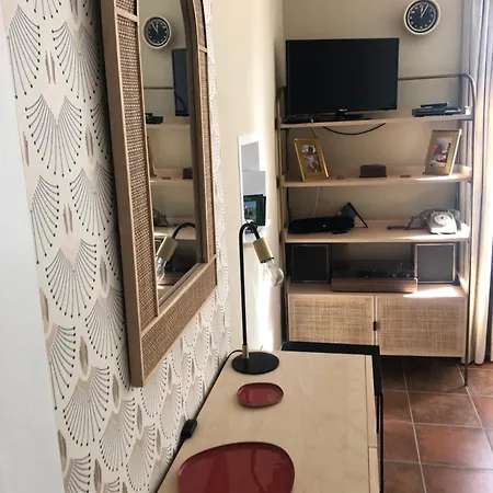 Le De Gabriel Front De *