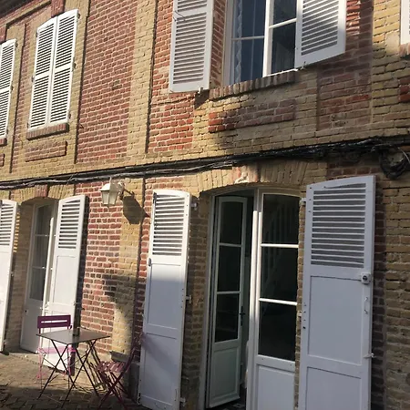 Le De Gabriel Front De *