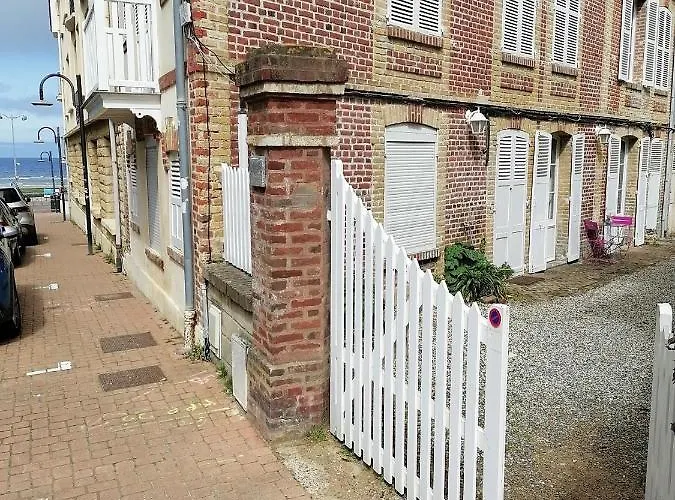 Le De Gabriel Front De *